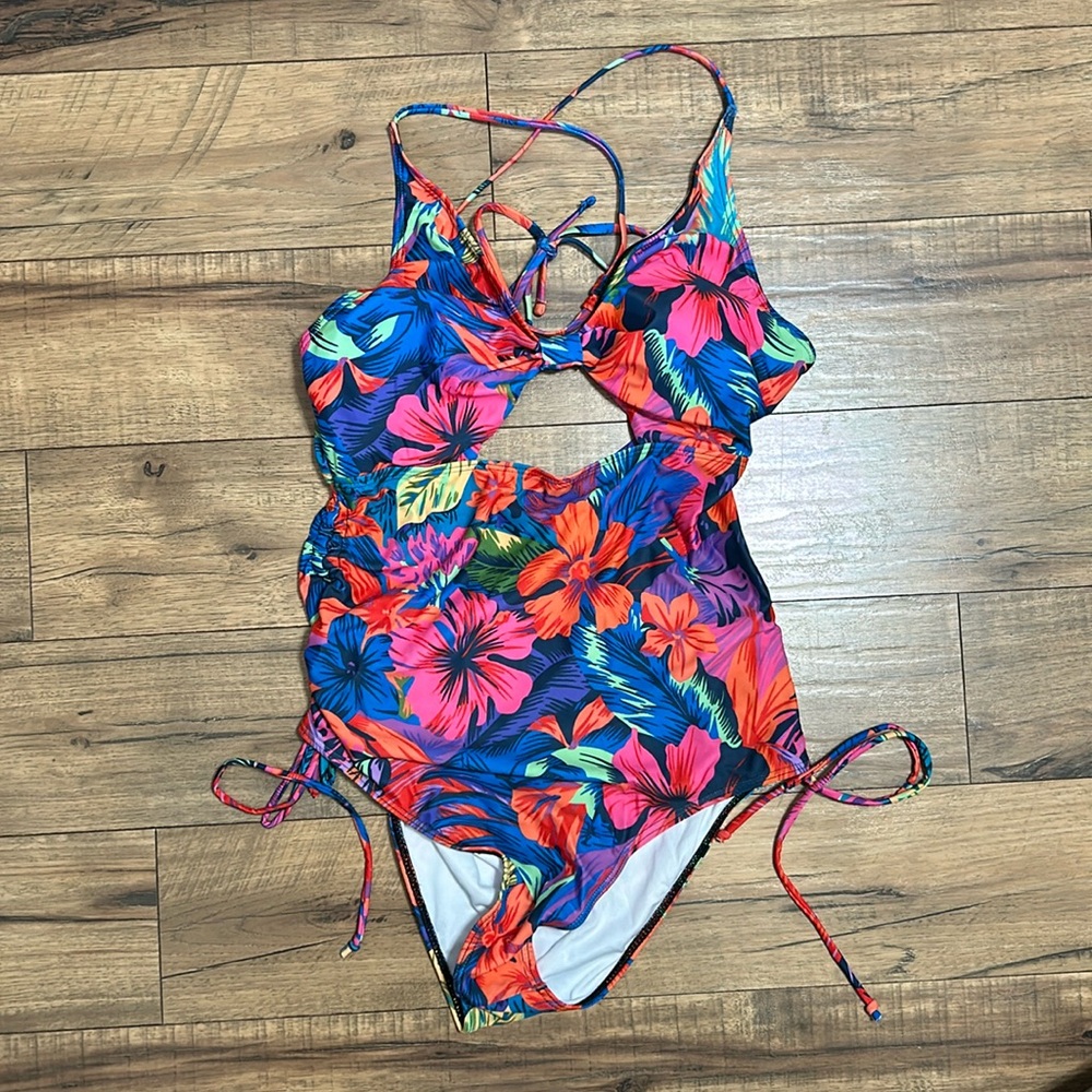 Women’s Vibrant Tropical Swimsuit